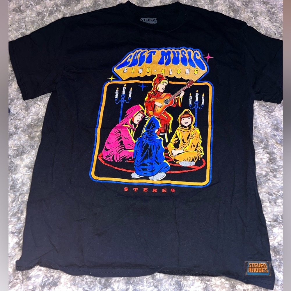 Men’s graphic tshirt size M